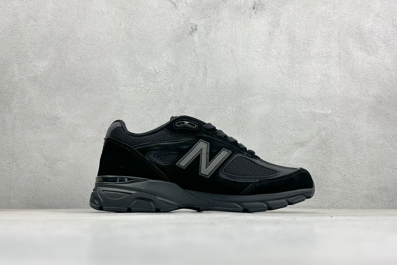 DS版New Balance 新百伦 990V4系列联名款复古休闲跑步鞋 M990BB4 DS版New Balance 新百伦 990V4系列联名款复古休闲跑步鞋 M990BB4