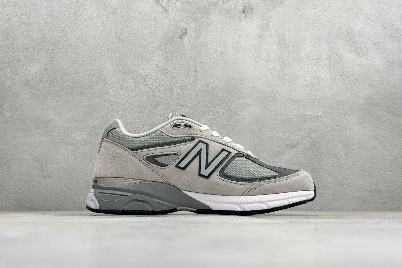 DS版New Balance 新百伦 990V4系列联名款复古休闲跑步鞋 M990VS4 DS版New Balance 新百伦 990V4系列联名款复古休闲跑步鞋 M990VS4