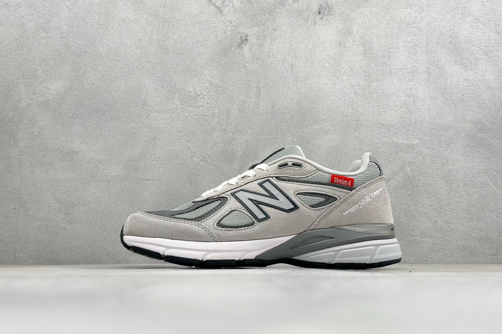 DS版New Balance 新百伦 990V4系列联名款复古休闲跑步鞋 M990VS4 DS版New Balance 新百伦 990V4系列联名款复古休闲跑步鞋 M990VS4