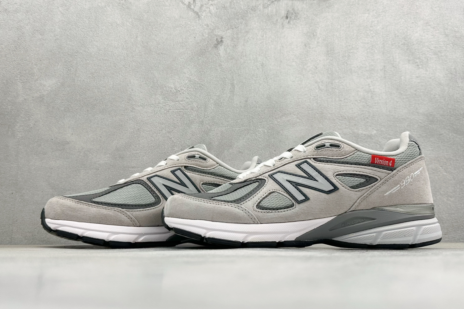 DS版New Balance 新百伦 990V4系列联名款复古休闲跑步鞋 M990VS4 DS版New Balance 新百伦 990V4系列联名款复古休闲跑步鞋 M990VS4