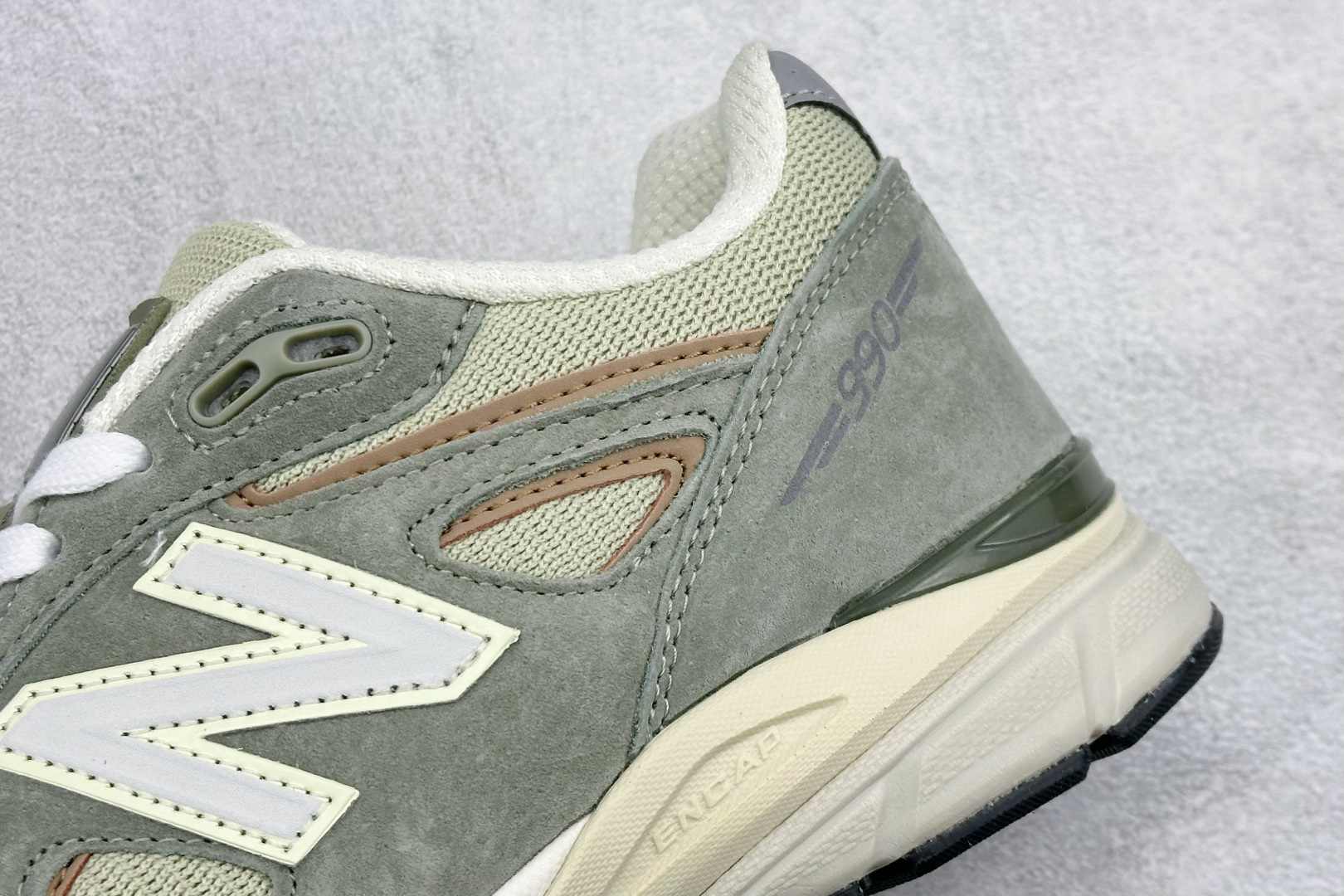 DS版New Balance 新百伦 990V4系列联名款复古休闲跑步鞋 M990GT4 DS版New Balance 新百伦 990V4系列联名款复古休闲跑步鞋 M990GT4