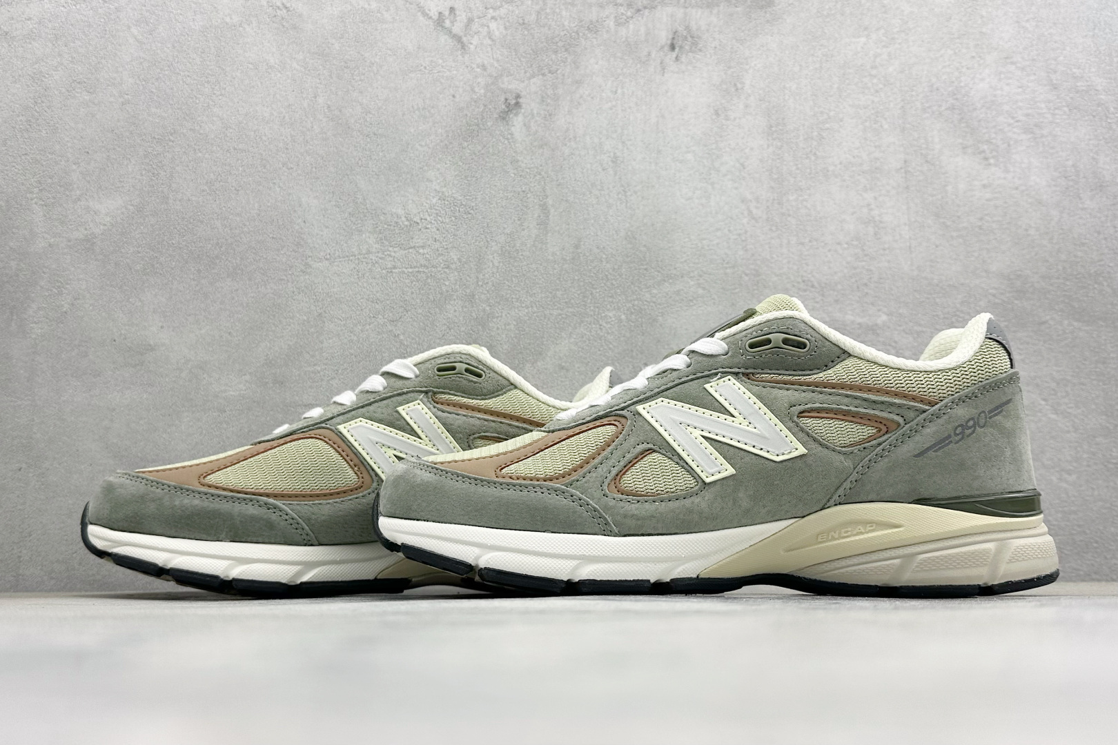 DS版New Balance 新百伦 990V4系列联名款复古休闲跑步鞋 M990GT4 DS版New Balance 新百伦 990V4系列联名款复古休闲跑步鞋 M990GT4