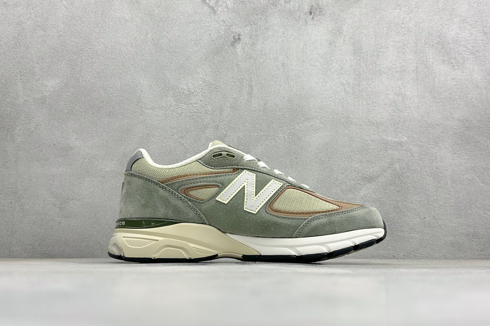 DS版New Balance 新百伦 990V4系列联名款复古休闲跑步鞋 M990GT4 DS版New Balance 新百伦 990V4系列联名款复古休闲跑步鞋 M990GT4