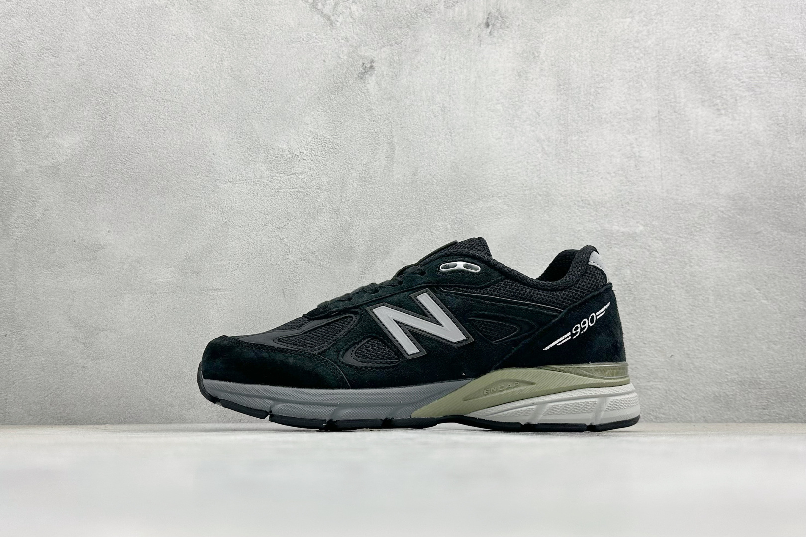 DS版New Balance 新百伦 990V4系列联名款复古休闲跑步鞋 M990BK4 DS版New Balance 新百伦 990V4系列联名款复古休闲跑步鞋 M990BK4