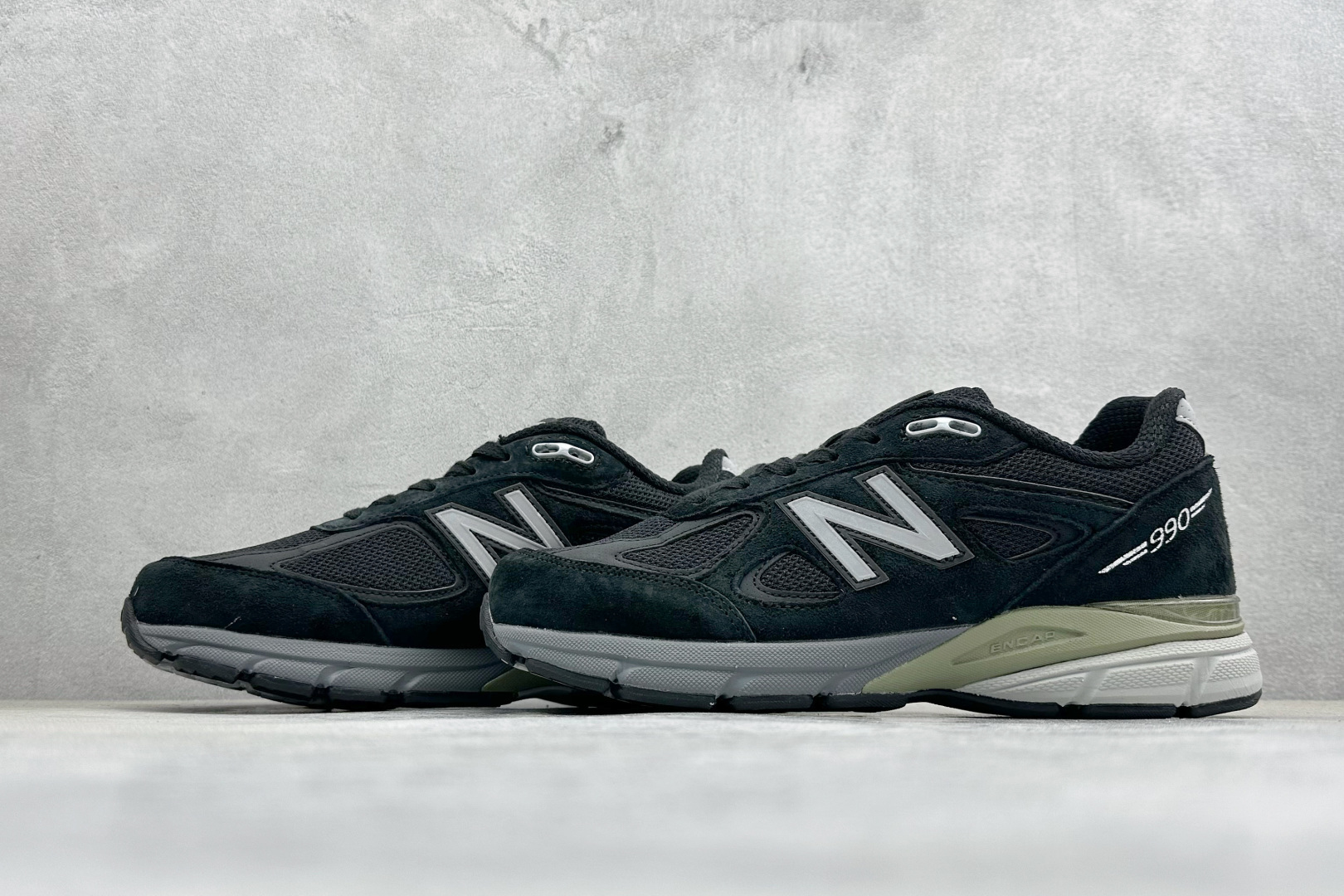 DS版New Balance 新百伦 990V4系列联名款复古休闲跑步鞋 M990BK4 DS版New Balance 新百伦 990V4系列联名款复古休闲跑步鞋 M990BK4