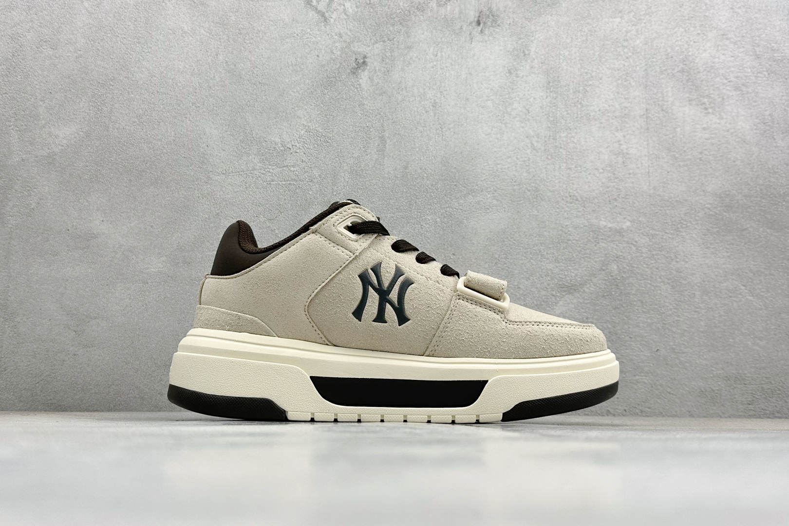 NY平台订单 MLB Chunky Runner Basic 纽约洋基队学长鞋二代扣系列低帮老爹风轻量增高厚底百搭休闲运动板鞋 3ASXH015N NY平台订单 MLB Chunky Runner Basic 纽约洋基队学长鞋二代扣系列低帮老爹风轻量增高厚底百搭休闲运动板鞋 3ASXH015N