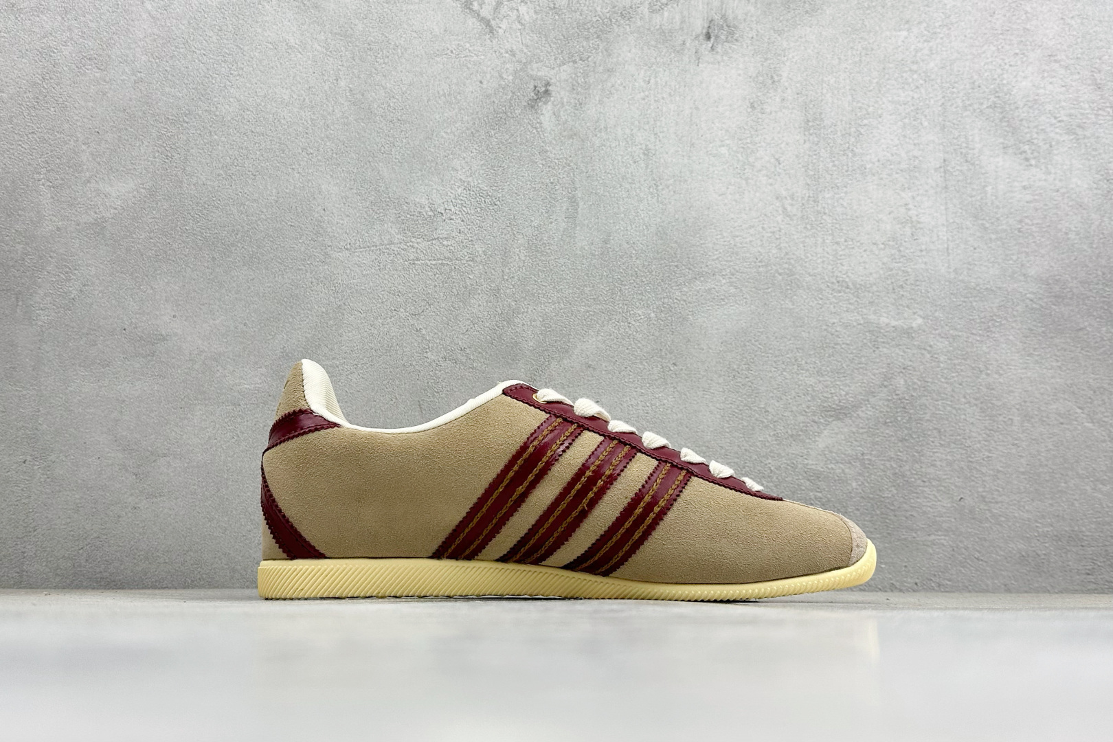 DS版Wales Bonner x adidas originals JAPAN 复古绒面皮革防滑耐磨轻便低帮休闲跑步鞋 GY5750 DS版Wales Bonner x adidas originals JAPAN 复古绒面皮革防滑耐磨轻便低帮休闲跑步鞋 GY5750