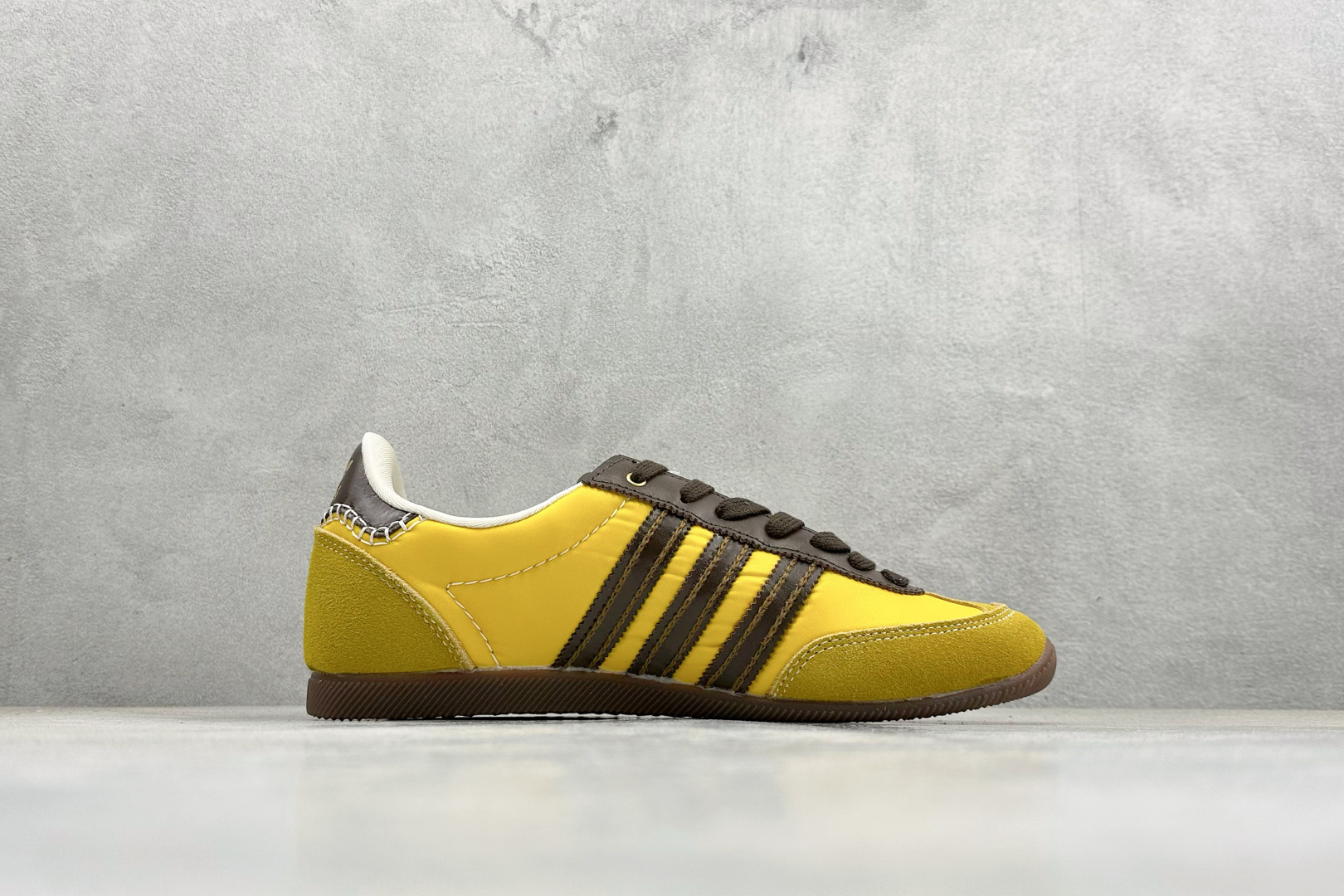 DS版Wales Bonner x adidas originals JAPAN 复古绒面皮革防滑耐磨轻便低帮休闲跑步鞋 GY5752 DS版Wales Bonner x adidas originals JAPAN 复古绒面皮革防滑耐磨轻便低帮休闲跑步鞋 GY5752