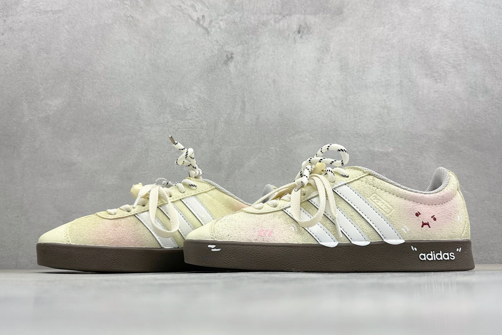 Adidas VI Court CLASSIC 三叶草休闲复古运动板鞋 HQ1802-High Quatity Cheap Brand wholesale wholesaler seller Clothes Bags handbags Sneakers Top Fashion Clothing Shoes from China Factory Chinese suppliers best Quality Beautiful Price Adidas VI Court CLASSIC 三叶草休闲复古运动板鞋 HQ1802
