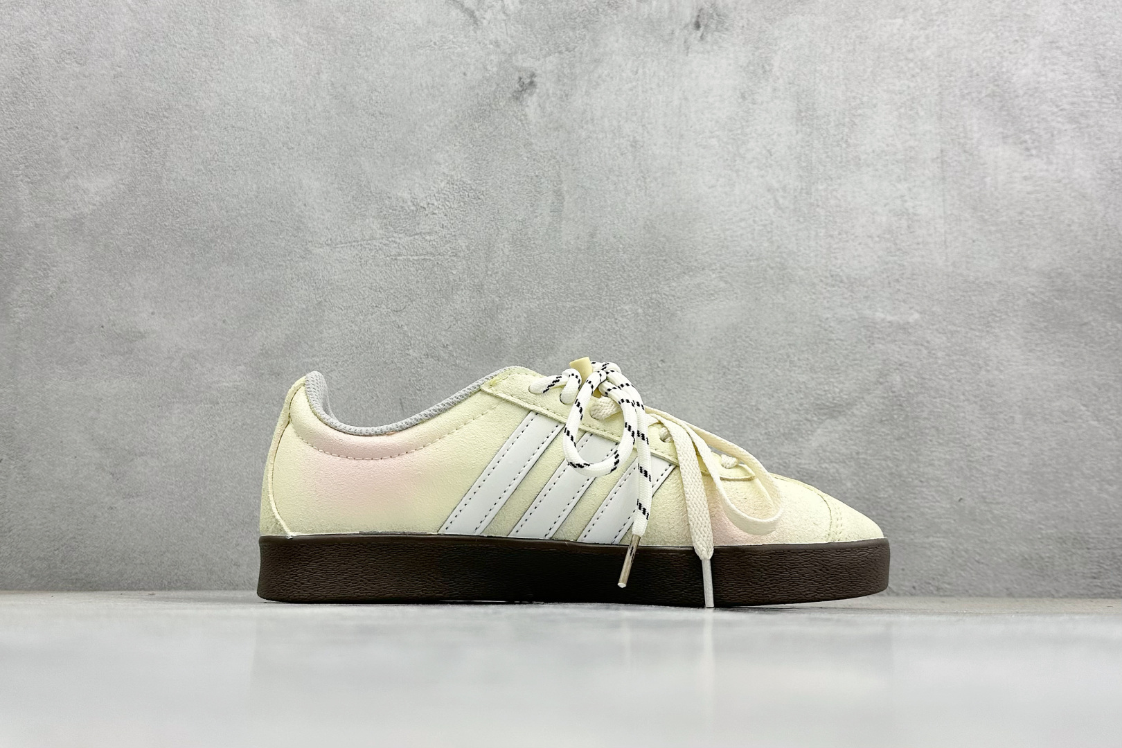 Adidas VI Court CLASSIC 三叶草休闲复古运动板鞋 HQ1802-High Quatity Cheap Brand wholesale wholesaler seller Clothes Bags handbags Sneakers Top Fashion Clothing Shoes from China Factory Chinese suppliers best Quality Beautiful Price Adidas VI Court CLASSIC 三叶草休闲复古运动板鞋 HQ1802