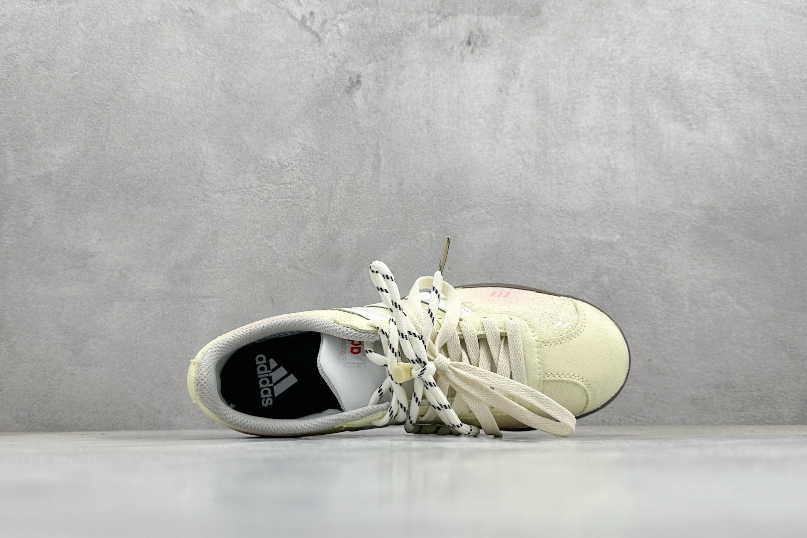 Adidas VI Court CLASSIC 三叶草休闲复古运动板鞋 HQ1802-High Quatity Cheap Brand wholesale wholesaler seller Clothes Bags handbags Sneakers Top Fashion Clothing Shoes from China Factory Chinese suppliers best Quality Beautiful Price Adidas VI Court CLASSIC 三叶草休闲复古运动板鞋 HQ1802