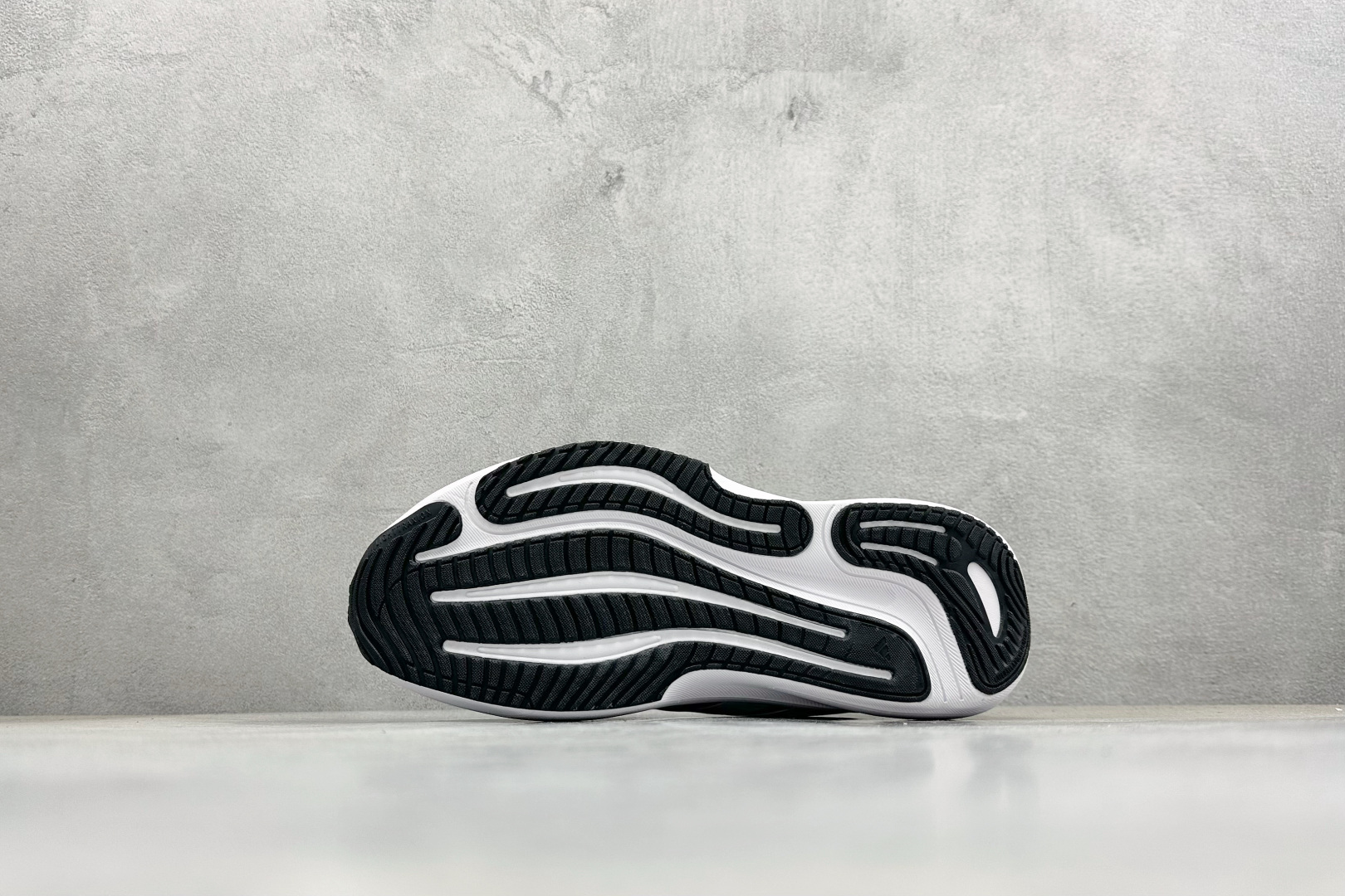 Adidas Supernova Solutione 3 M 阿迪透气缓震跑步鞋 KK1202 Adidas Supernova Solutione 3 M 阿迪透气缓震跑步鞋 KK1202