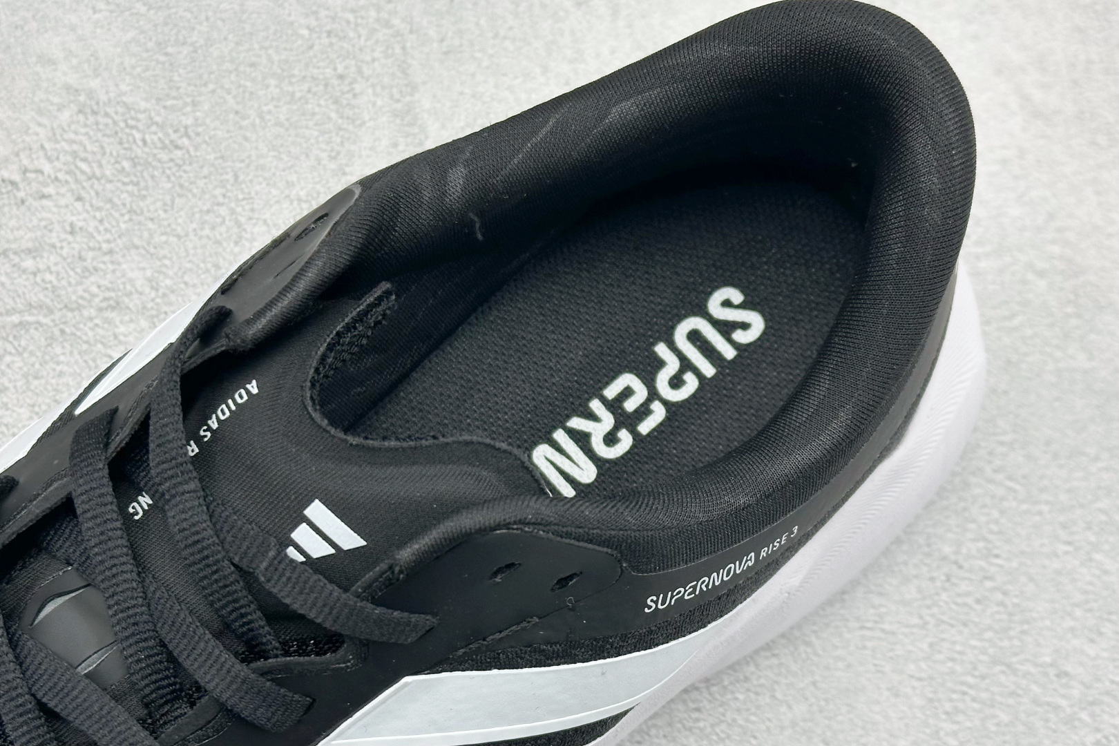 Adidas Supernova Solutione 3 M 阿迪透气缓震跑步鞋 KK1202 Adidas Supernova Solutione 3 M 阿迪透气缓震跑步鞋 KK1202