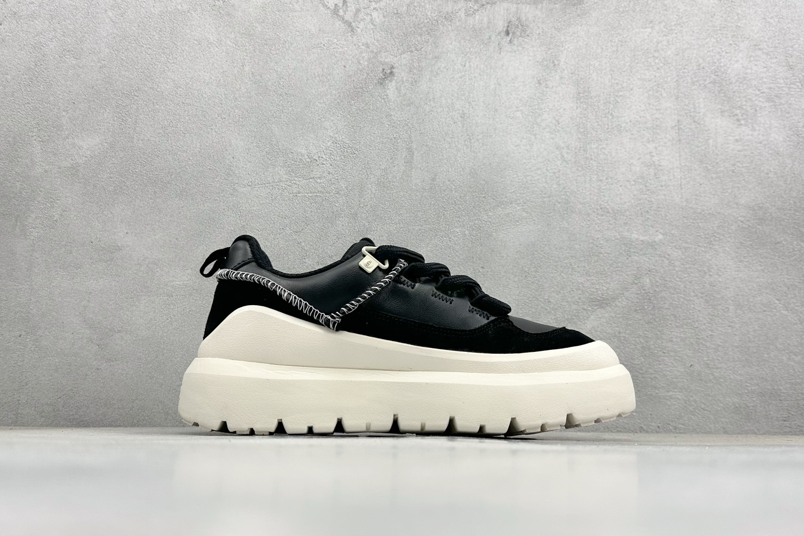 UGG Heritage Utilty Sneaker 中性羊绒雪地面包鞋 1170910-BWHT UGG Heritage Utilty Sneaker 中性羊绒雪地面包鞋 1170910-BWHT