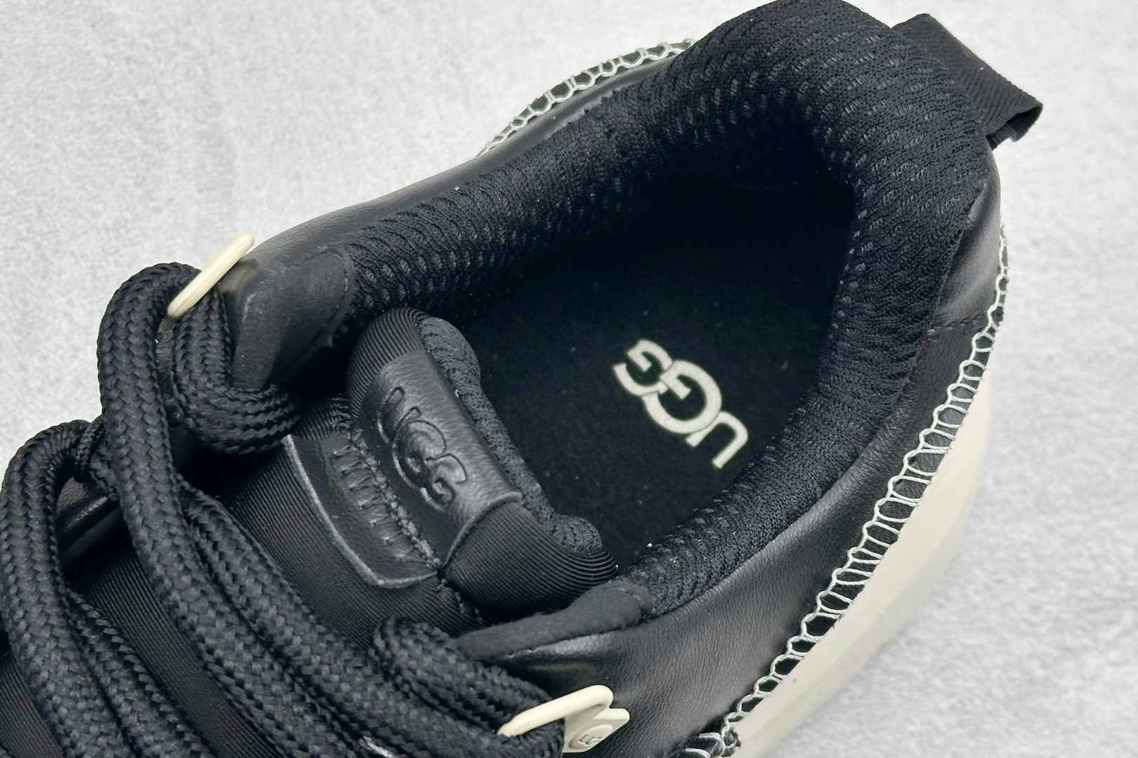 UGG Heritage Utilty Sneaker 中性羊绒雪地面包鞋 1170910-BWHT UGG Heritage Utilty Sneaker 中性羊绒雪地面包鞋 1170910-BWHT