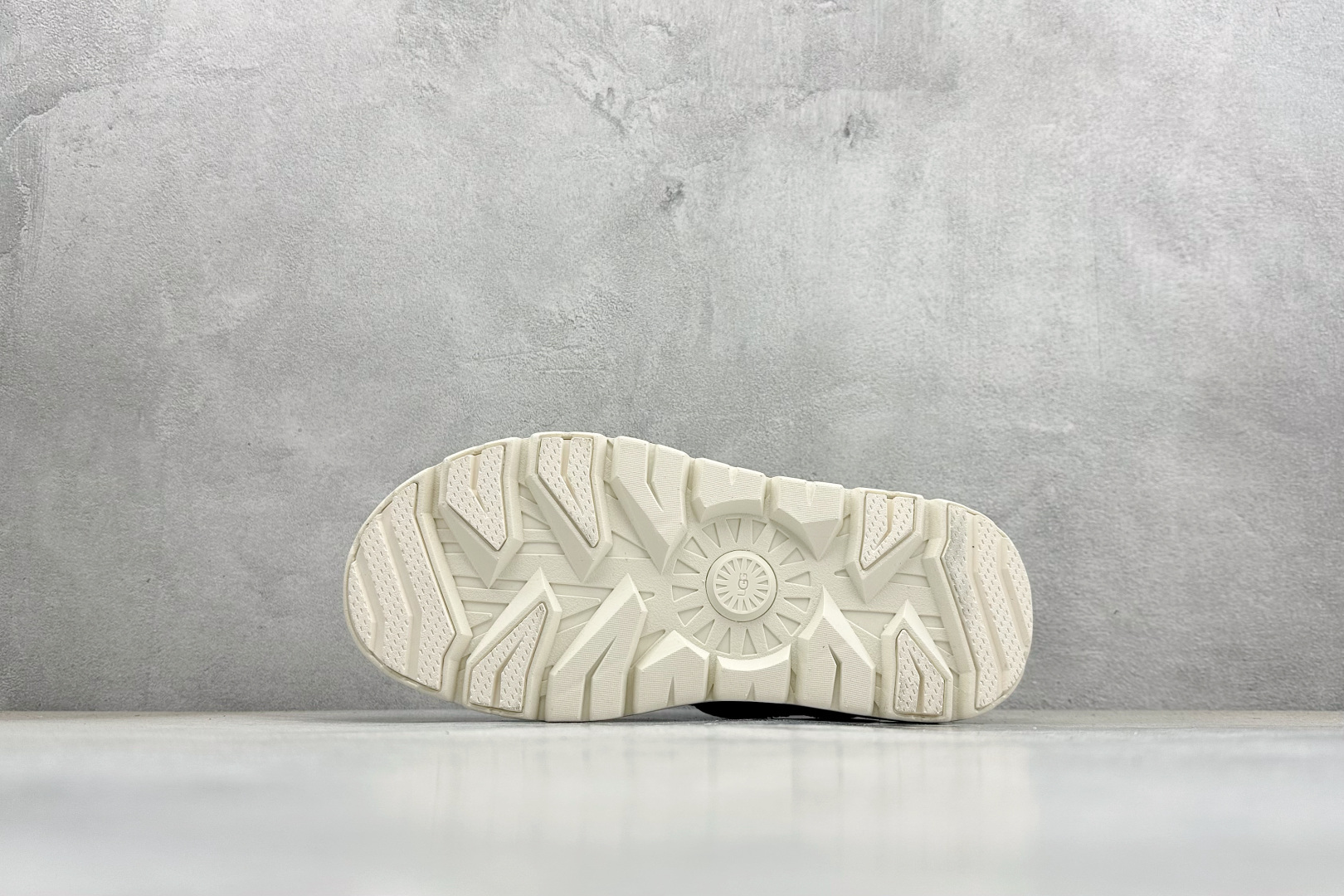 UGG Heritage Utilty Sneaker 中性羊绒雪地面包鞋 1170910-BWHT UGG Heritage Utilty Sneaker 中性羊绒雪地面包鞋 1170910-BWHT