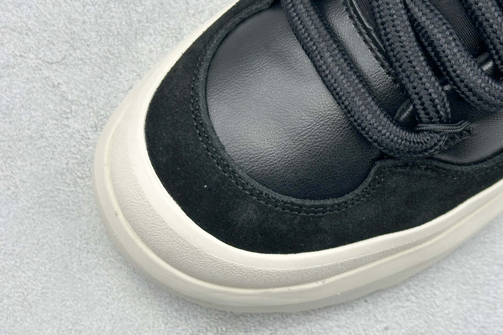 UGG Heritage Utilty Sneaker 中性羊绒雪地面包鞋 1170910-BWHT UGG Heritage Utilty Sneaker 中性羊绒雪地面包鞋 1170910-BWHT