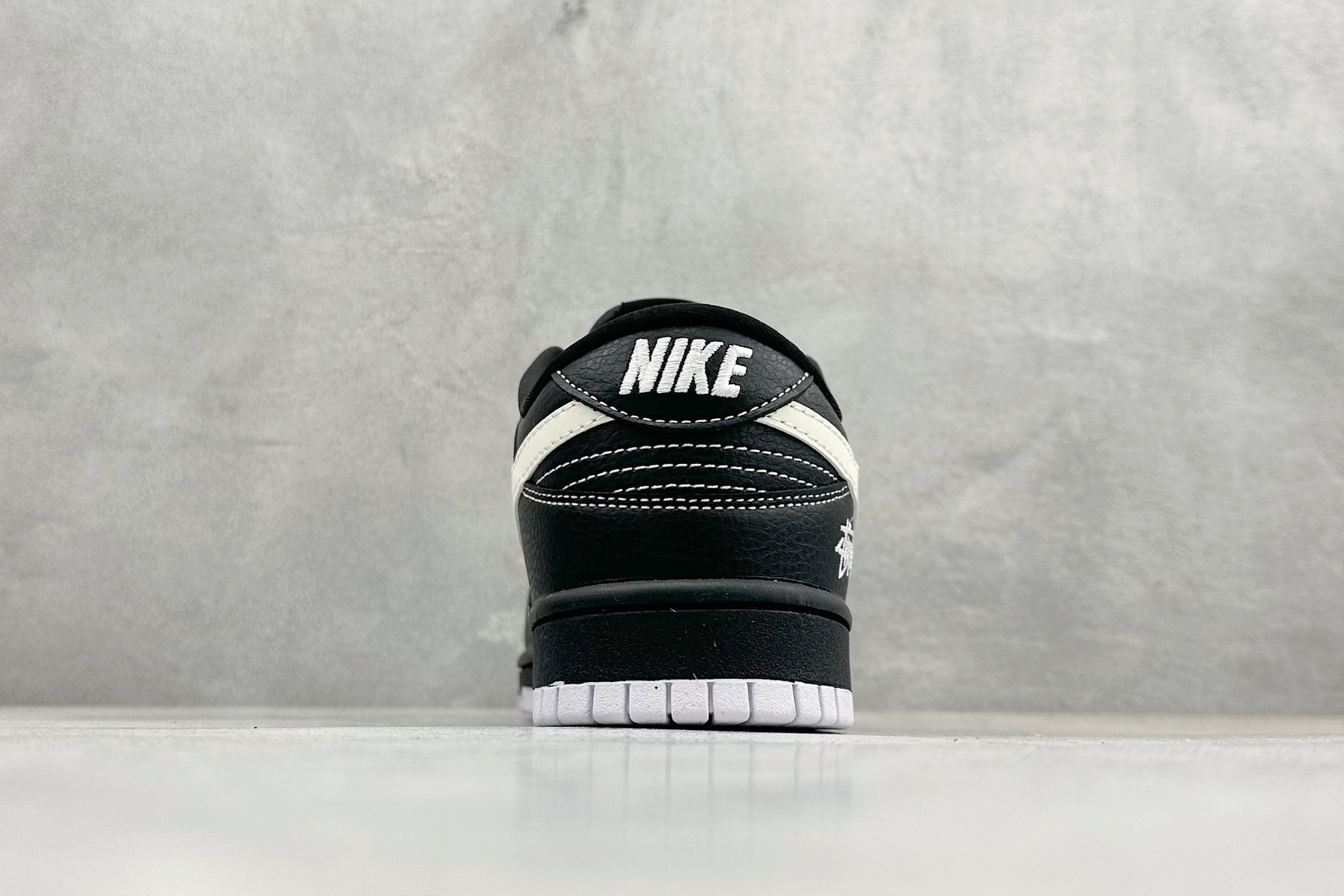 SB Dunk Low 街头潮魂炸场!这双Stussy斯图西联名Dunk直接封神 MN1688-111 SB Dunk Low 街头潮魂炸场!这双Stussy斯图西联名Dunk直接封神 MN1688-111