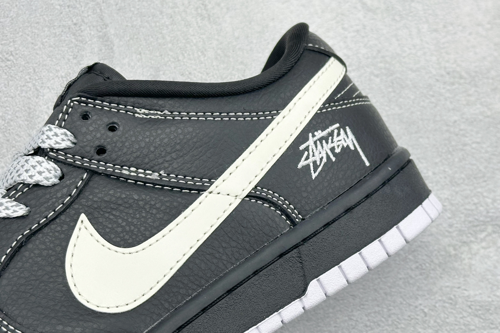 SB Dunk Low 街头潮魂炸场!这双Stussy斯图西联名Dunk直接封神 MN1688-111 SB Dunk Low 街头潮魂炸场!这双Stussy斯图西联名Dunk直接封神 MN1688-111