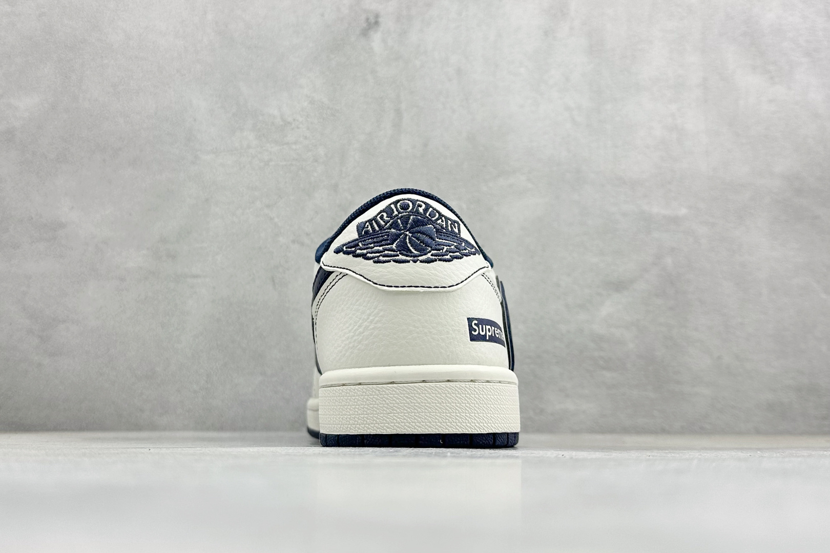 Air Jordan 1 马年定制款 经典AJ1低帮鞋型打底 FF2026-001 Air Jordan 1 马年定制款 经典AJ1低帮鞋型打底 FF2026-001