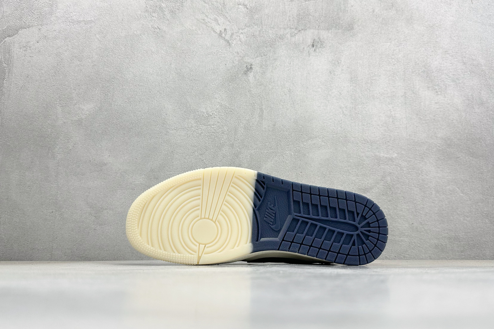 马年炸裂来袭!Air Jordan 1 经典AJ1低帮鞋型碰撞Gucci老花拼接 FF2026-118 马年炸裂来袭!Air Jordan 1 经典AJ1低帮鞋型碰撞Gucci老花拼接 FF2026-118