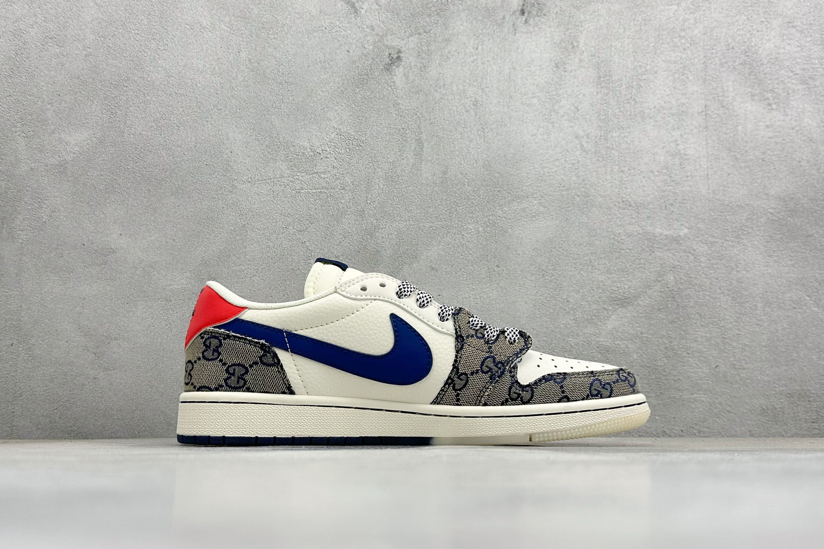 马年炸裂来袭!Air Jordan 1 经典AJ1低帮鞋型碰撞Gucci老花拼接 FF2026-118 马年炸裂来袭!Air Jordan 1 经典AJ1低帮鞋型碰撞Gucci老花拼接 FF2026-118