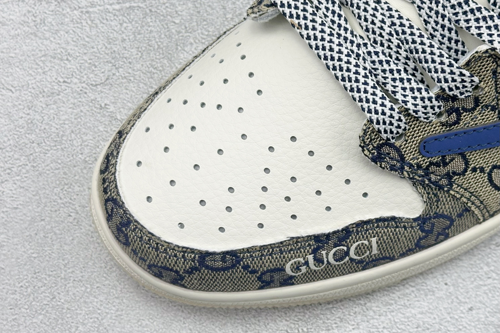 马年炸裂来袭!Air Jordan 1 经典AJ1低帮鞋型碰撞Gucci老花拼接 FF2026-118 马年炸裂来袭!Air Jordan 1 经典AJ1低帮鞋型碰撞Gucci老花拼接 FF2026-118