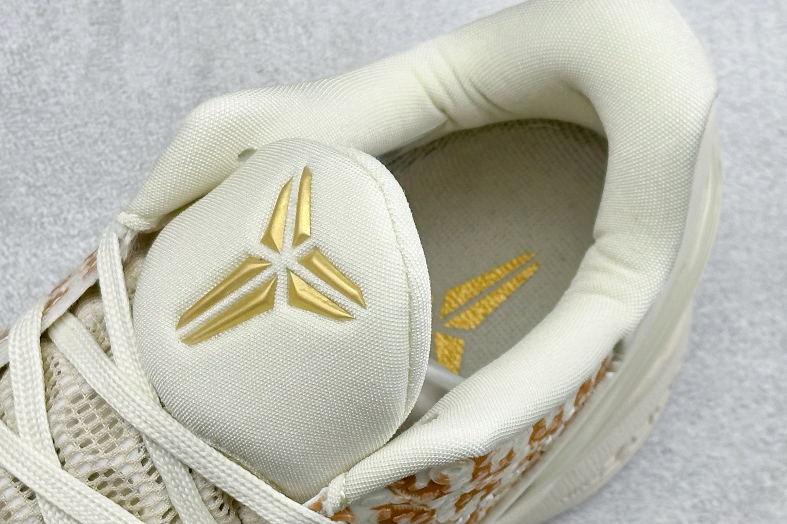 Nike Zoom Kobe VI 马年限定 CNY新年款 耐克 科比6代系列 低帮复刻实战运动低帮文化篮球鞋 CW2190-011 Nike Zoom Kobe VI 马年限定 CNY新年款 耐克 科比6代系列 低帮复刻实战运动低帮文化篮球鞋 CW2190-011