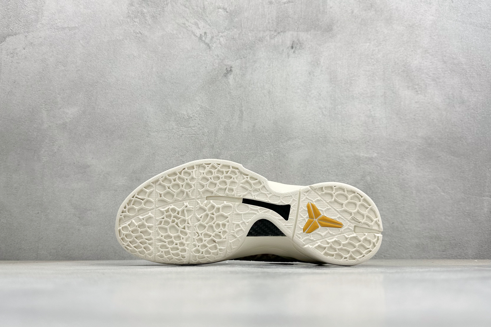 Nike Zoom Kobe VI 马年限定 CNY新年款 耐克 科比6代系列 低帮复刻实战运动低帮文化篮球鞋 CW2190-011 Nike Zoom Kobe VI 马年限定 CNY新年款 耐克 科比6代系列 低帮复刻实战运动低帮文化篮球鞋 CW2190-011