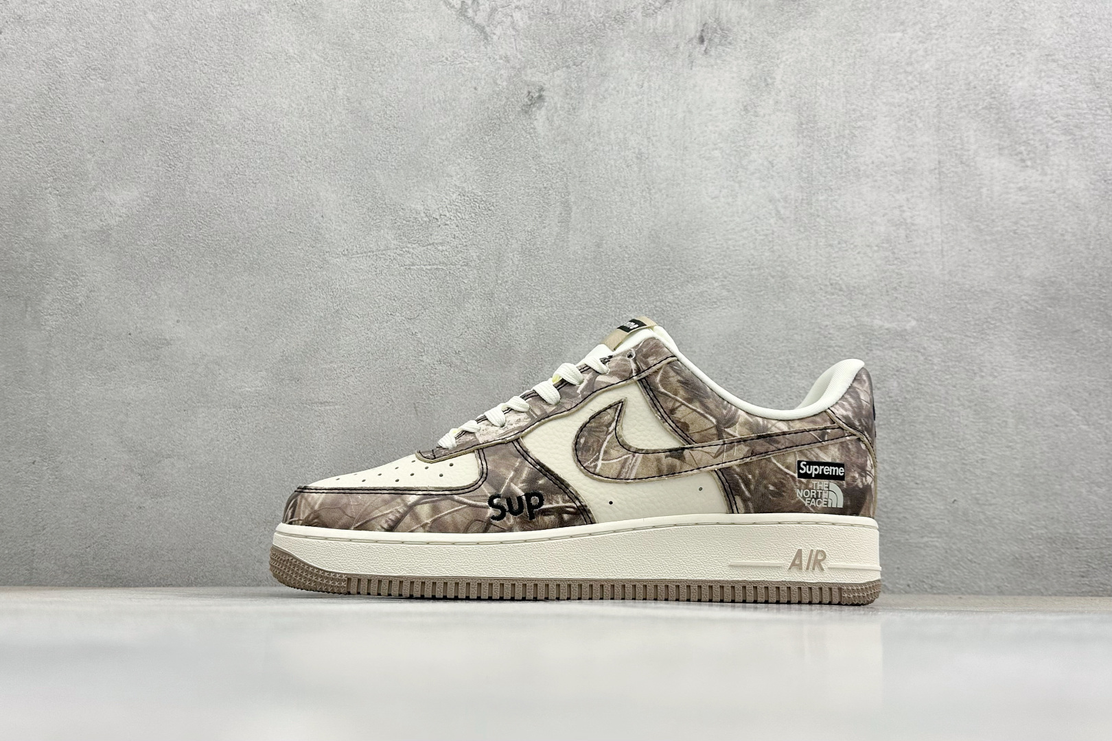 SC版NIke Air Force 1 ’07 Low “北面 SUP三方联名–枯木寻秋” 空军一号低帮 DF0188-125 SC版NIke Air Force 1 ’07 Low “北面 SUP三方联名–枯木寻秋” 空军一号低帮 DF0188-125