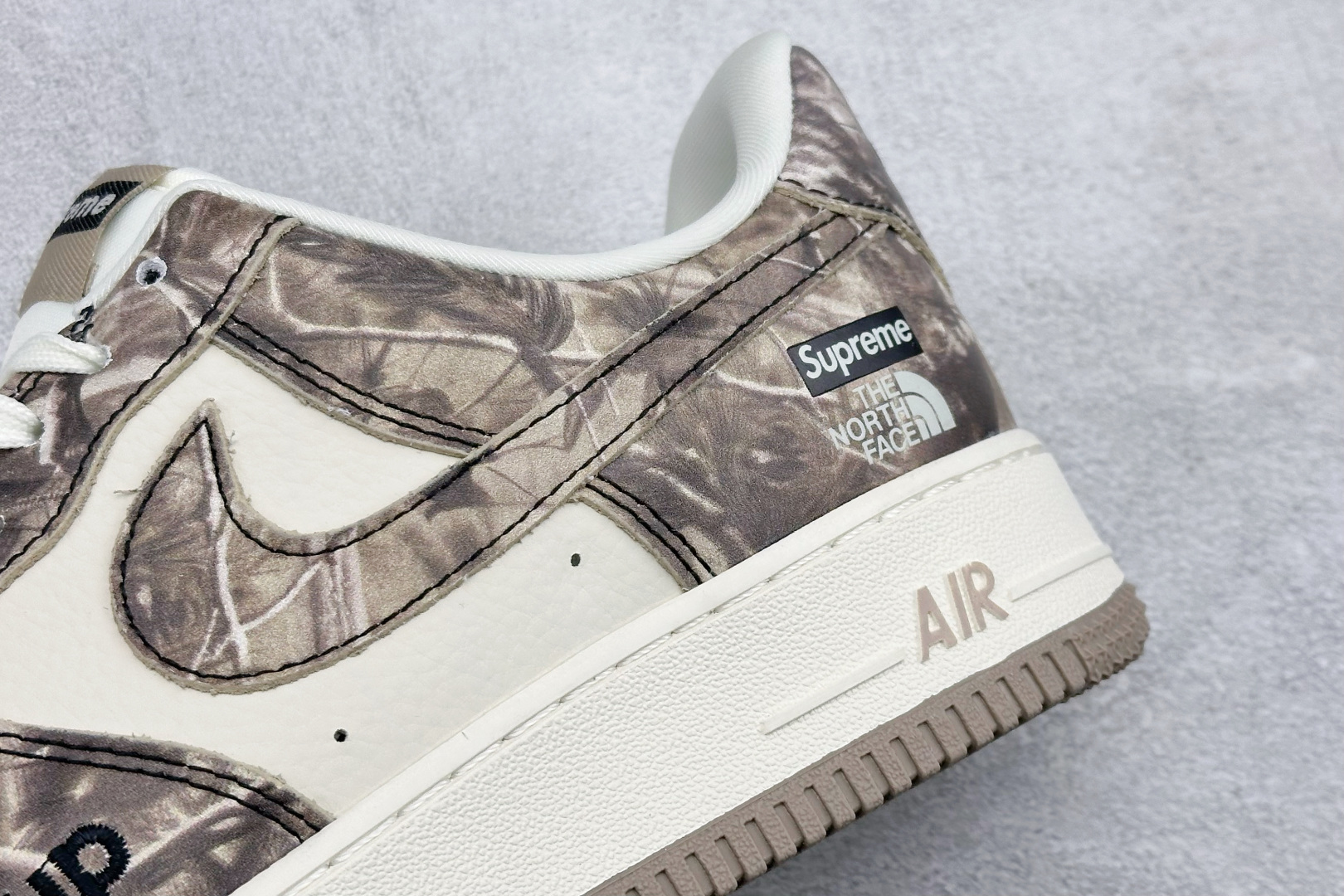 SC版NIke Air Force 1 '07 Low “北面 SUP三方联名--枯木寻秋” 空军一号低帮 DF0188-125 SC版NIke Air Force 1 '07 Low “北面 SUP三方联名--枯木寻秋” 空军一号低帮 DF0188-125