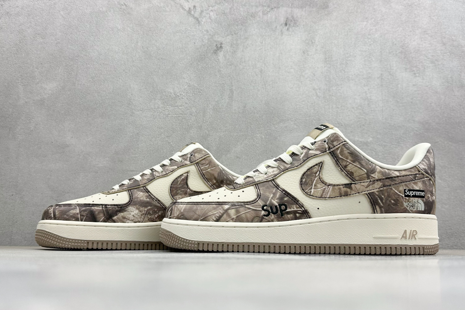 SC版NIke Air Force 1 '07 Low “北面 SUP三方联名--枯木寻秋” 空军一号低帮 DF0188-125 SC版NIke Air Force 1 '07 Low “北面 SUP三方联名--枯木寻秋” 空军一号低帮 DF0188-125