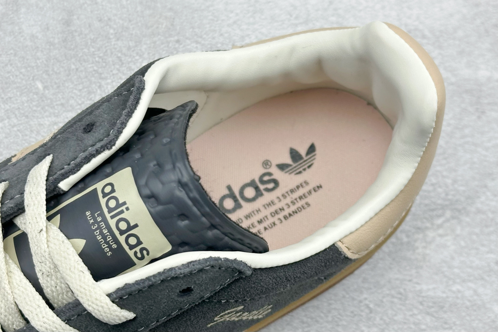 FX版Adidas Originals Gazelle Bold 三叶草厚底休闲防滑耐磨低帮板鞋 IE0428 FX版Adidas Originals Gazelle Bold 三叶草厚底休闲防滑耐磨低帮板鞋 IE0428