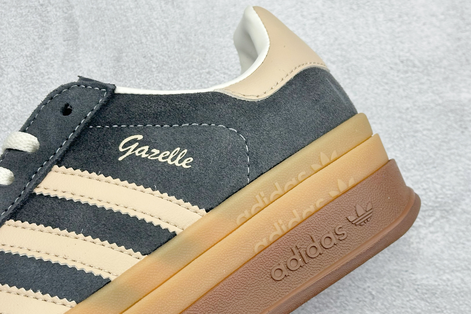 FX版Adidas Originals Gazelle Bold 三叶草厚底休闲防滑耐磨低帮板鞋 IE0428 FX版Adidas Originals Gazelle Bold 三叶草厚底休闲防滑耐磨低帮板鞋 IE0428