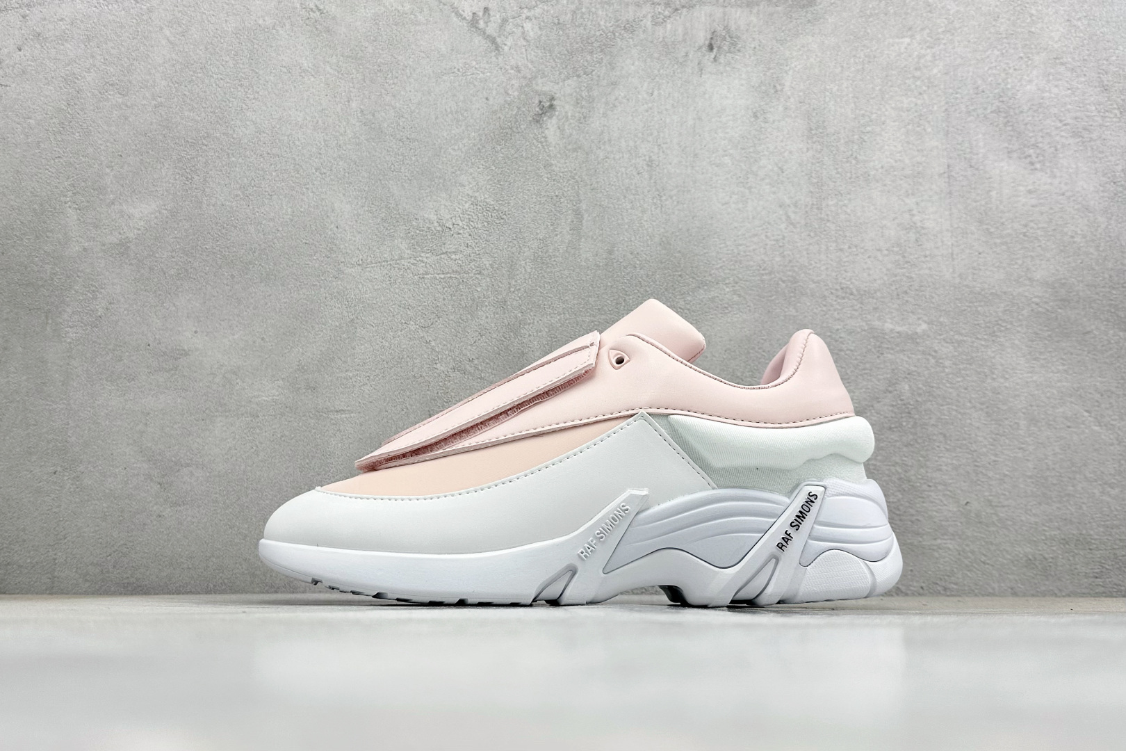 RAF SIMONS Antei 先锋潮流 复古低帮休闲鞋 HR740001S RAF SIMONS Antei 先锋潮流 复古低帮休闲鞋 HR740001S