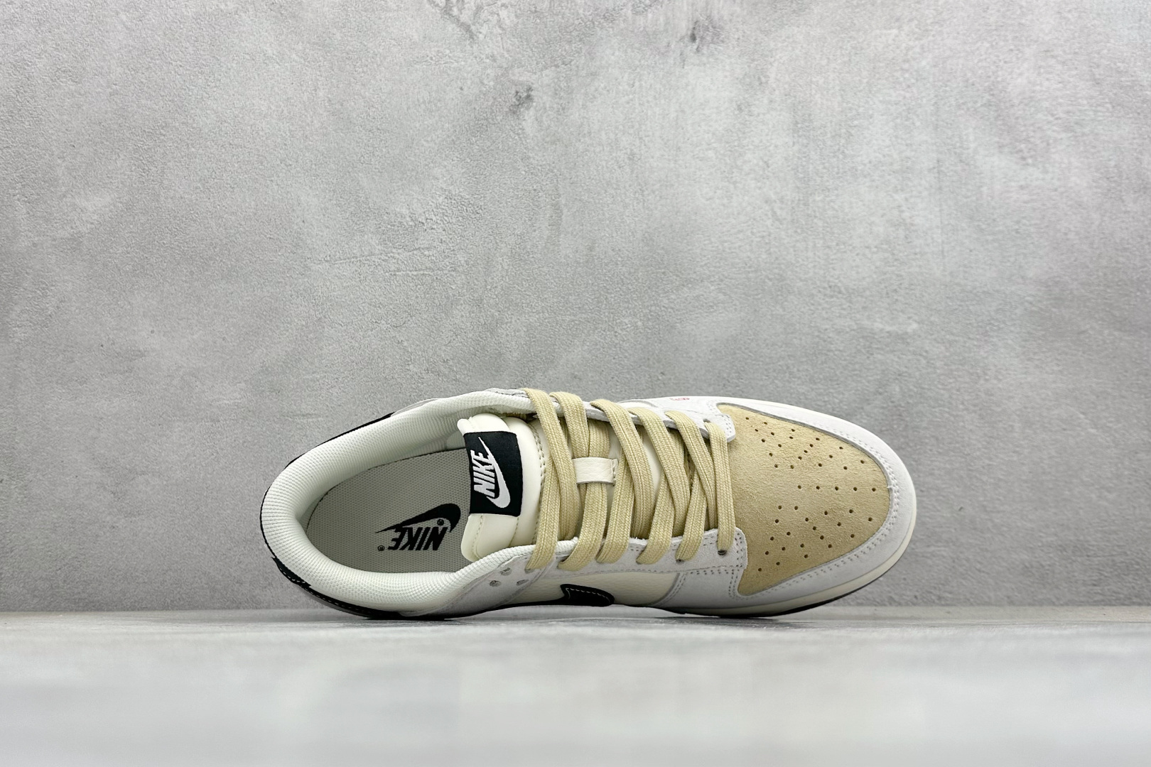 Nike SB Dunk Low 浅米与浅灰的温柔交织碰撞出复古的优雅韵味 LX1988-811 Nike SB Dunk Low 浅米与浅灰的温柔交织碰撞出复古的优雅韵味 LX1988-811