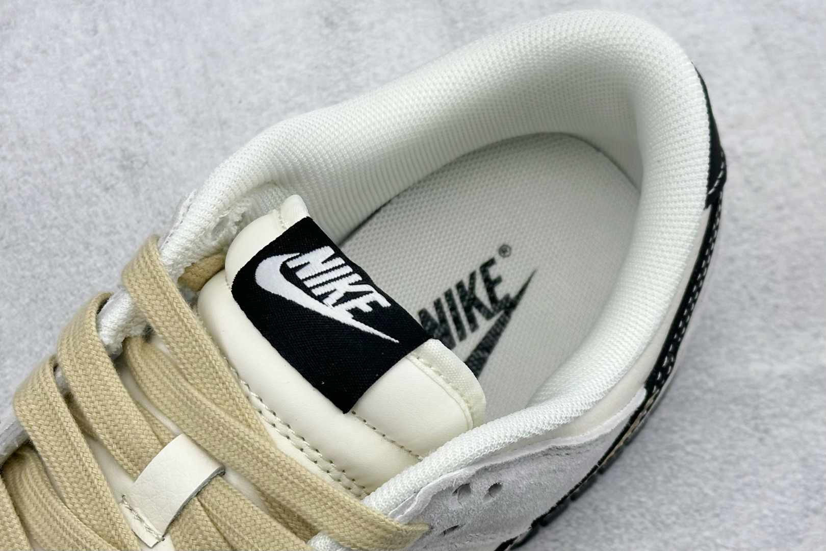Nike SB Dunk Low 浅米与浅灰的温柔交织碰撞出复古的优雅韵味 LX1988-811 Nike SB Dunk Low 浅米与浅灰的温柔交织碰撞出复古的优雅韵味 LX1988-811