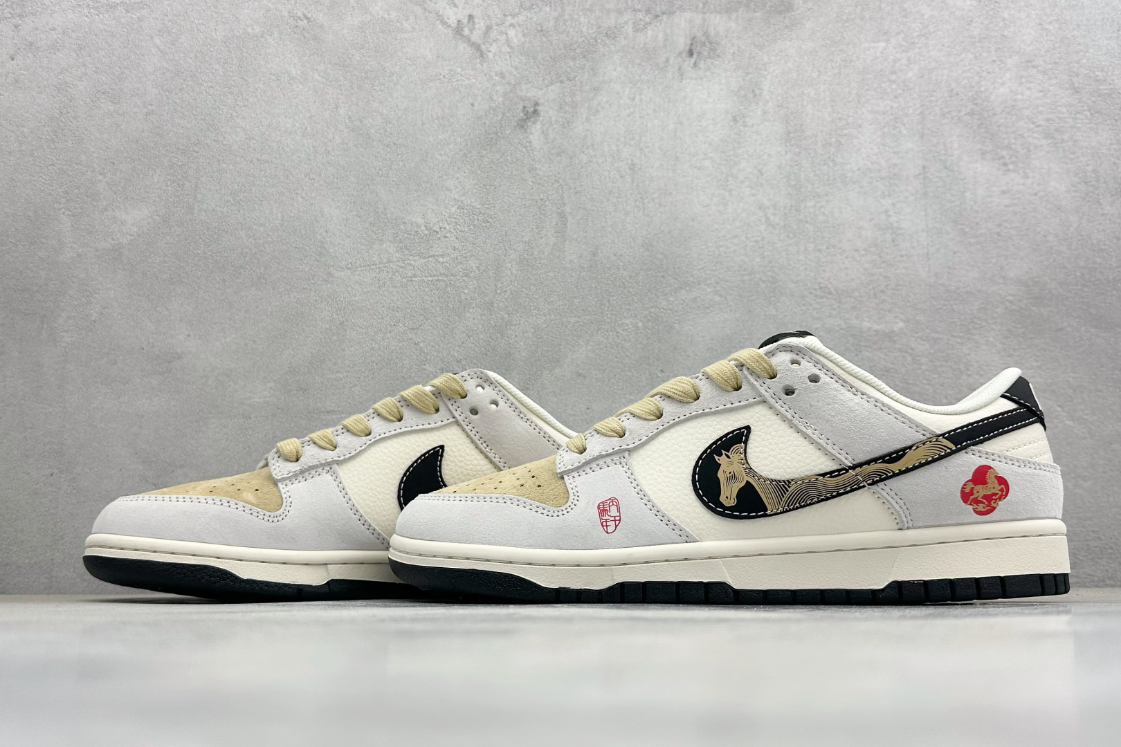 Nike SB Dunk Low 浅米与浅灰的温柔交织碰撞出复古的优雅韵味 LX1988-811 Nike SB Dunk Low 浅米与浅灰的温柔交织碰撞出复古的优雅韵味 LX1988-811