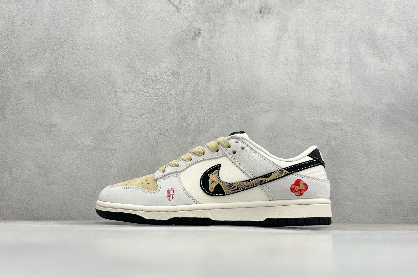 Nike SB Dunk Low 浅米与浅灰的温柔交织碰撞出复古的优雅韵味 LX1988-811 Nike SB Dunk Low 浅米与浅灰的温柔交织碰撞出复古的优雅韵味 LX1988-811