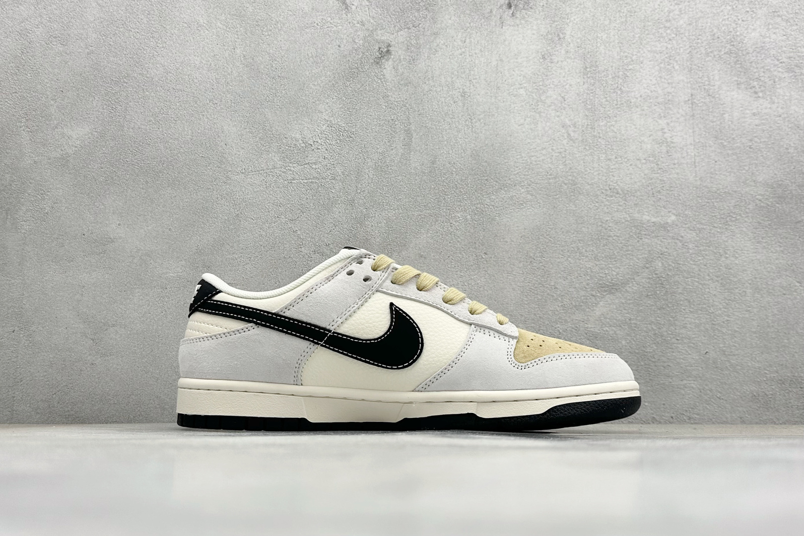 Nike SB Dunk Low 浅米与浅灰的温柔交织碰撞出复古的优雅韵味 LX1988-811 Nike SB Dunk Low 浅米与浅灰的温柔交织碰撞出复古的优雅韵味 LX1988-811