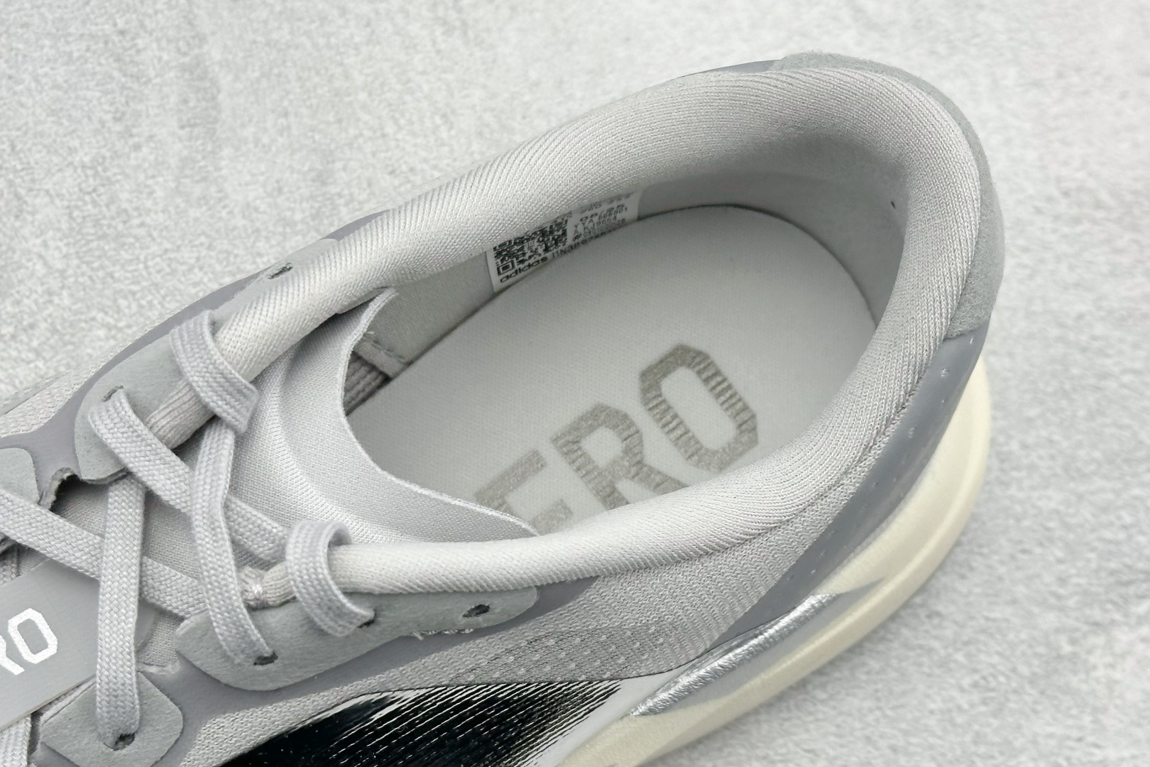PAdidas Adizero Evo SL 阿迪超轻透气缓震跑鞋 KJ9664 PAdidas Adizero Evo SL 阿迪超轻透气缓震跑鞋 KJ9664