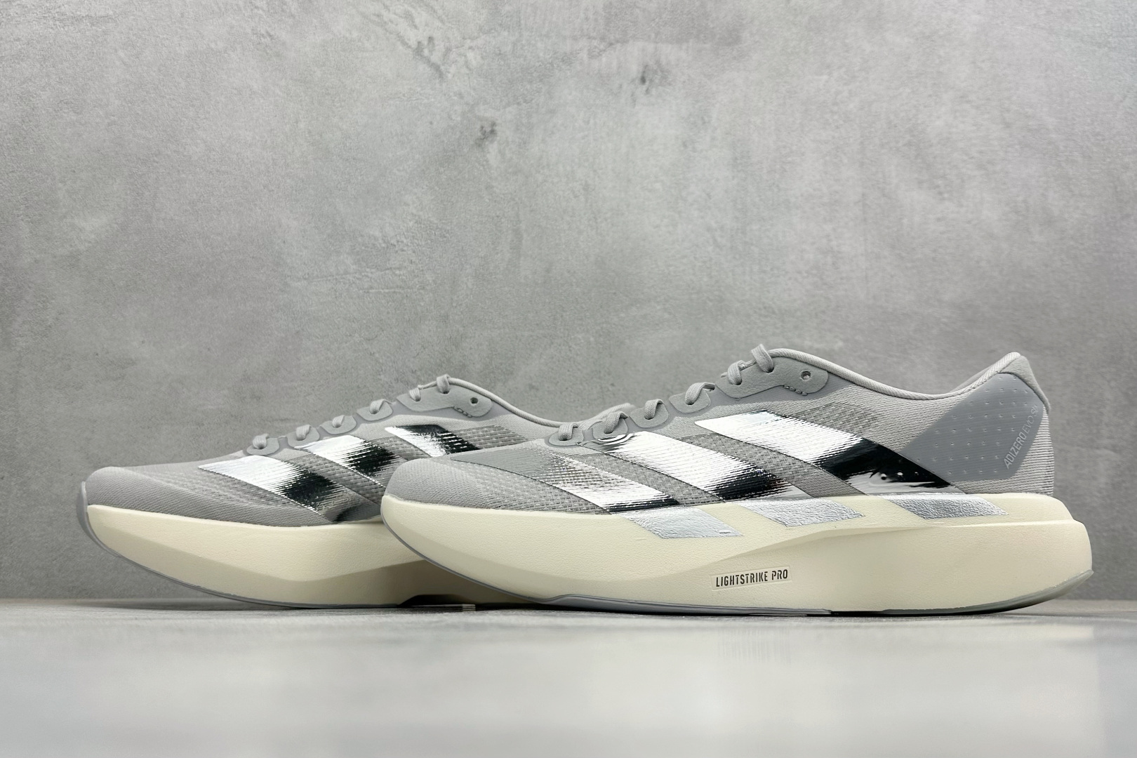 PAdidas Adizero Evo SL 阿迪超轻透气缓震跑鞋 KJ9664 PAdidas Adizero Evo SL 阿迪超轻透气缓震跑鞋 KJ9664