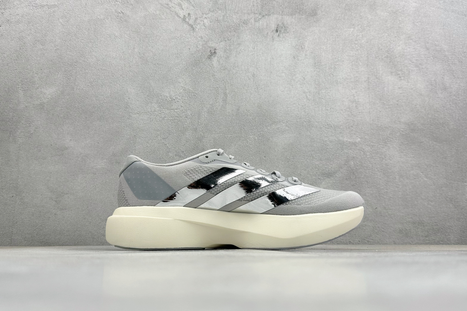 PAdidas Adizero Evo SL 阿迪超轻透气缓震跑鞋 KJ9664 PAdidas Adizero Evo SL 阿迪超轻透气缓震跑鞋 KJ9664