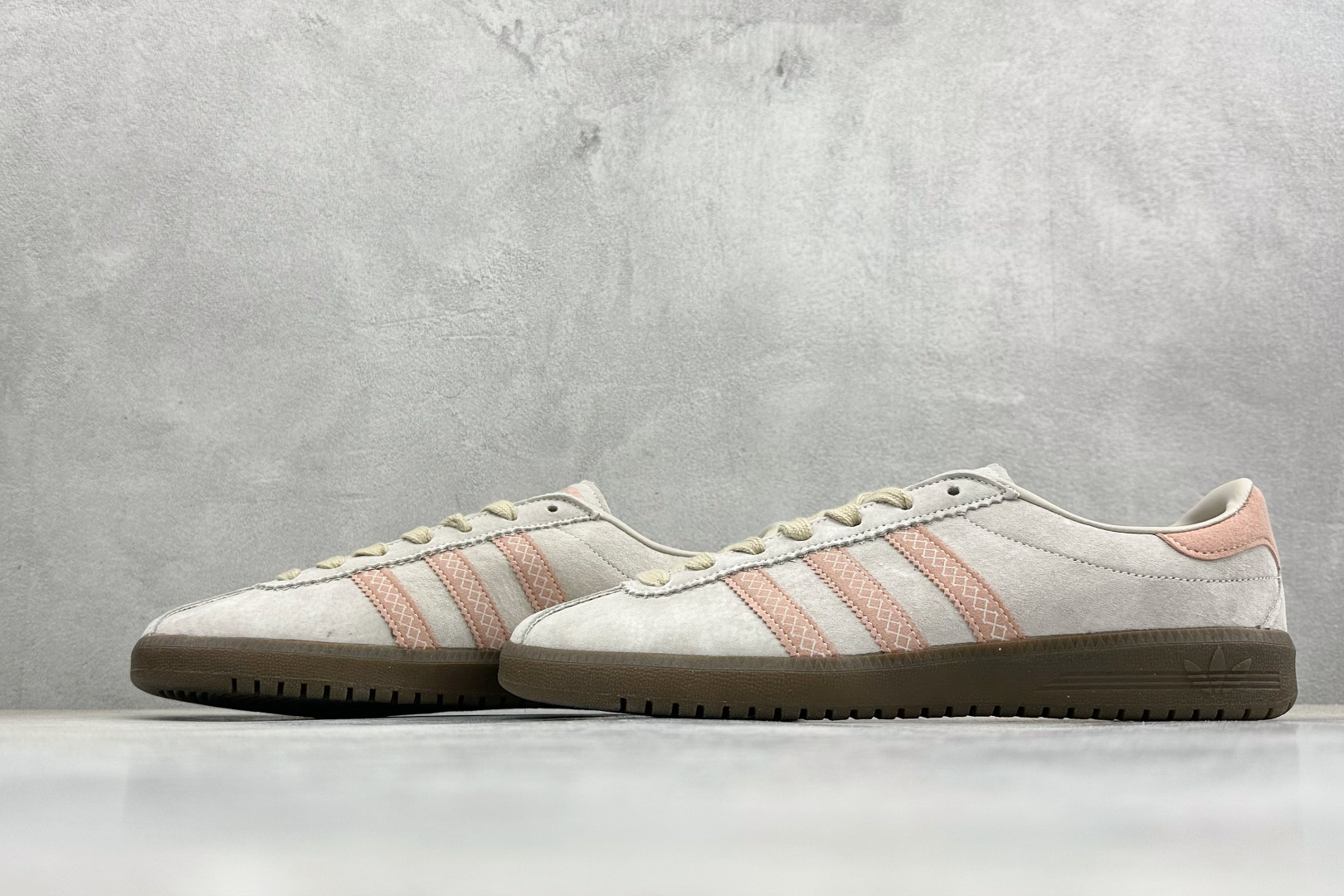 GX版Adidas Originals Bermuda 绒面麂皮防滑耐磨轻便低帮板鞋 JS3967 GX版Adidas Originals Bermuda 绒面麂皮防滑耐磨轻便低帮板鞋 JS3967