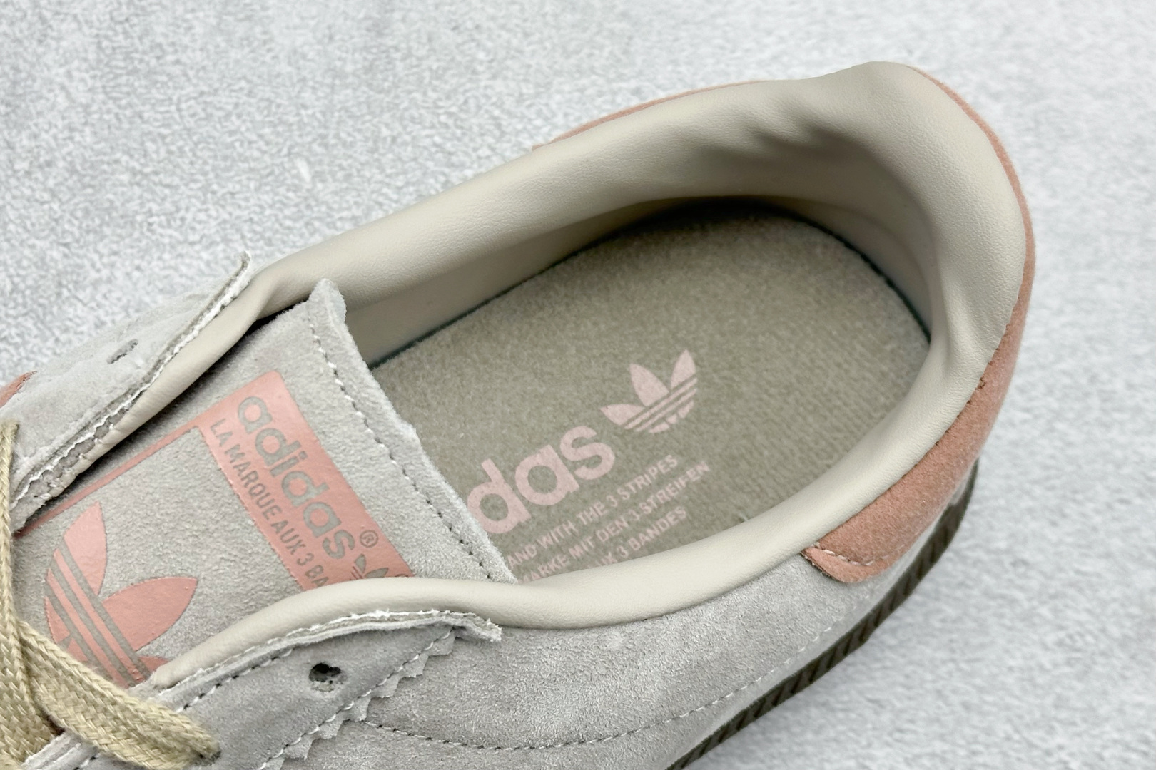 GX版Adidas Originals Bermuda 绒面麂皮防滑耐磨轻便低帮板鞋 JS3967 GX版Adidas Originals Bermuda 绒面麂皮防滑耐磨轻便低帮板鞋 JS3967