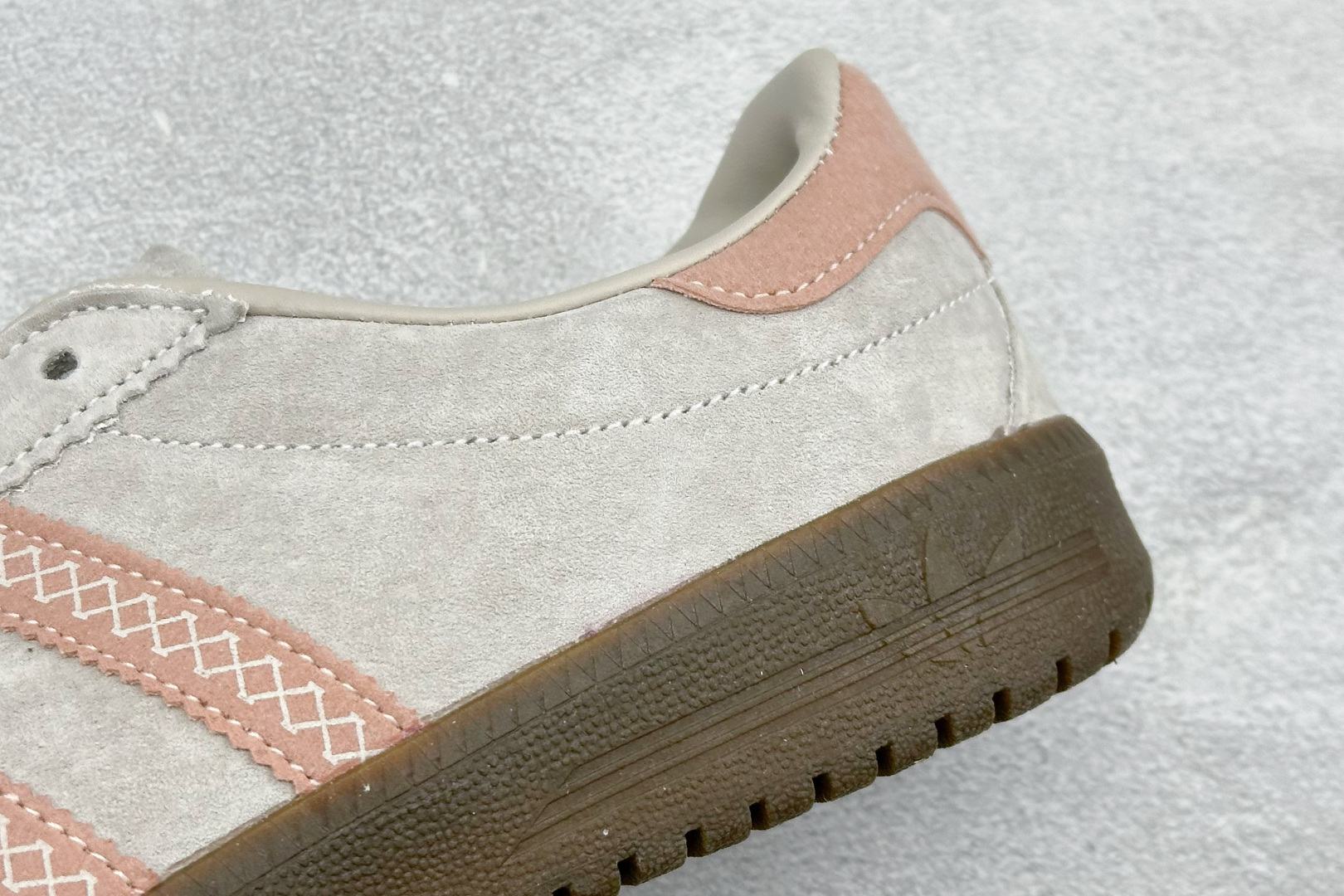 GX版Adidas Originals Bermuda 绒面麂皮防滑耐磨轻便低帮板鞋 JS3967 GX版Adidas Originals Bermuda 绒面麂皮防滑耐磨轻便低帮板鞋 JS3967