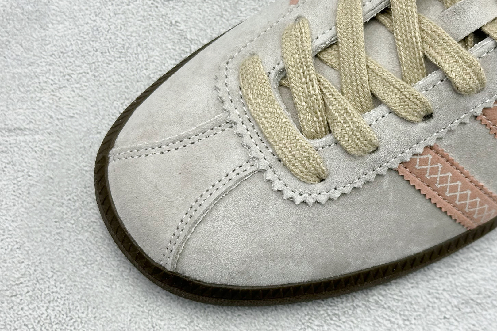 GX版Adidas Originals Bermuda 绒面麂皮防滑耐磨轻便低帮板鞋 JS3967 GX版Adidas Originals Bermuda 绒面麂皮防滑耐磨轻便低帮板鞋 JS3967