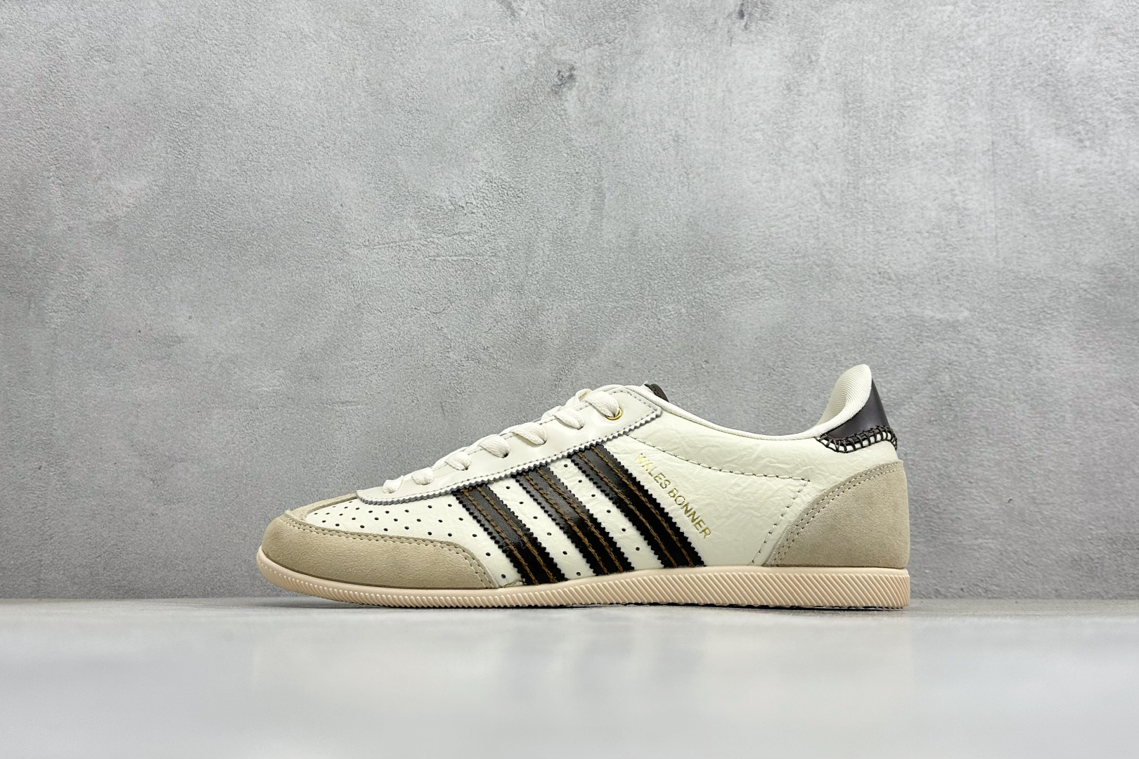 DS版Wales Bonner x adidas originals JAPAN 复古绒面皮革防滑耐磨轻便低帮休闲跑步鞋 GY5748 DS版Wales Bonner x adidas originals JAPAN 复古绒面皮革防滑耐磨轻便低帮休闲跑步鞋 GY5748