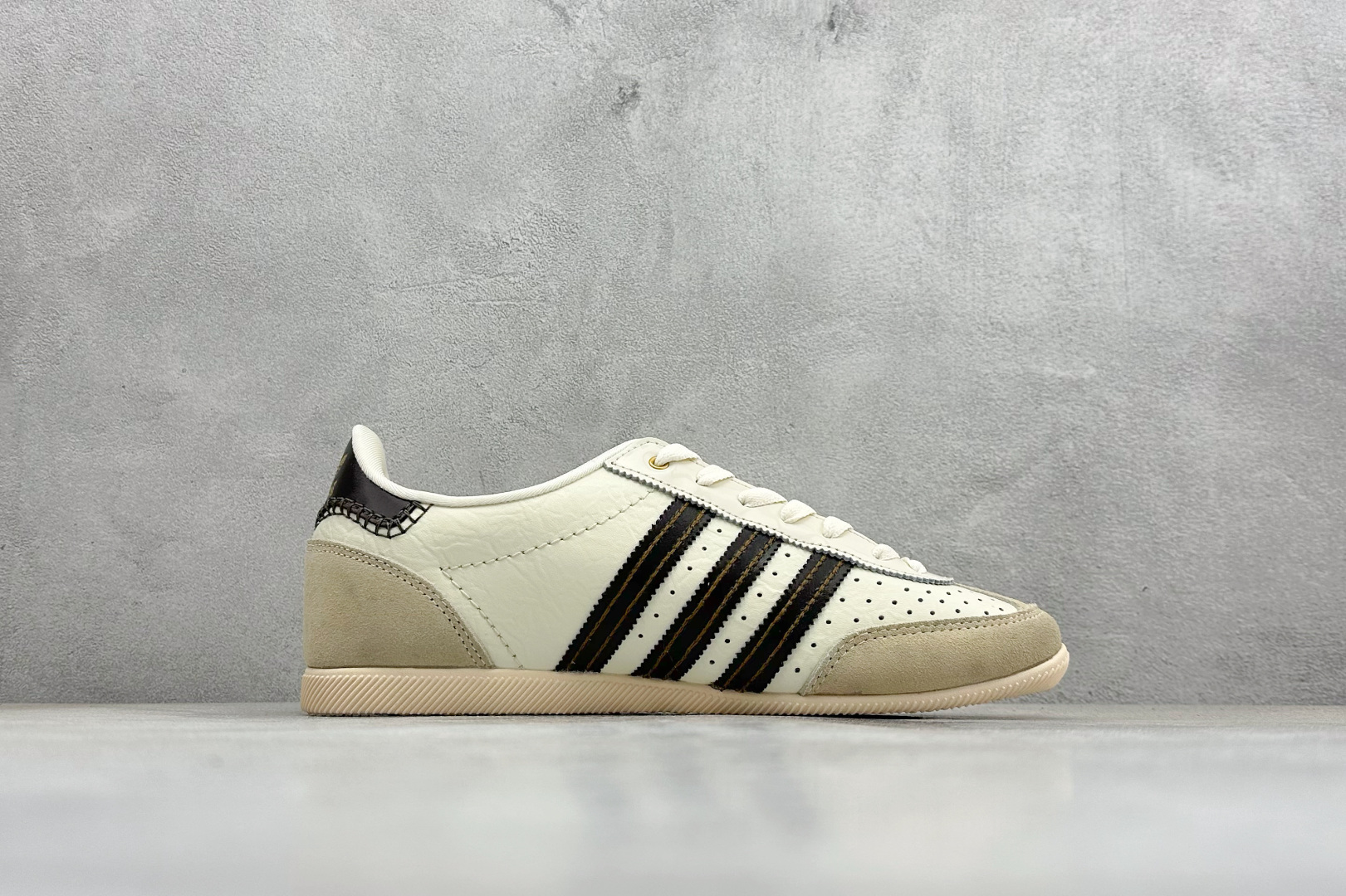 DS版Wales Bonner x adidas originals JAPAN 复古绒面皮革防滑耐磨轻便低帮休闲跑步鞋 GY5748 DS版Wales Bonner x adidas originals JAPAN 复古绒面皮革防滑耐磨轻便低帮休闲跑步鞋 GY5748
