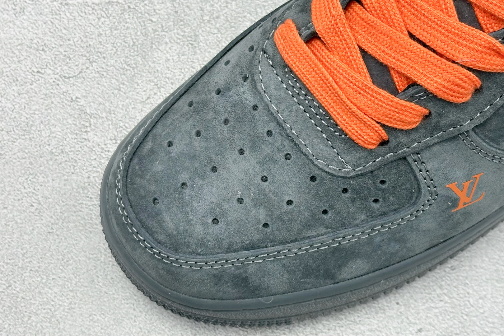 SC版NIke Air Force 1 '07 Low “马年限定--岩灰缀橙” 空军一号低帮 运动鞋 休闲鞋 FV3694-105 SC版NIke Air Force 1 '07 Low “马年限定--岩灰缀橙” 空军一号低帮 运动鞋 休闲鞋 FV3694-105